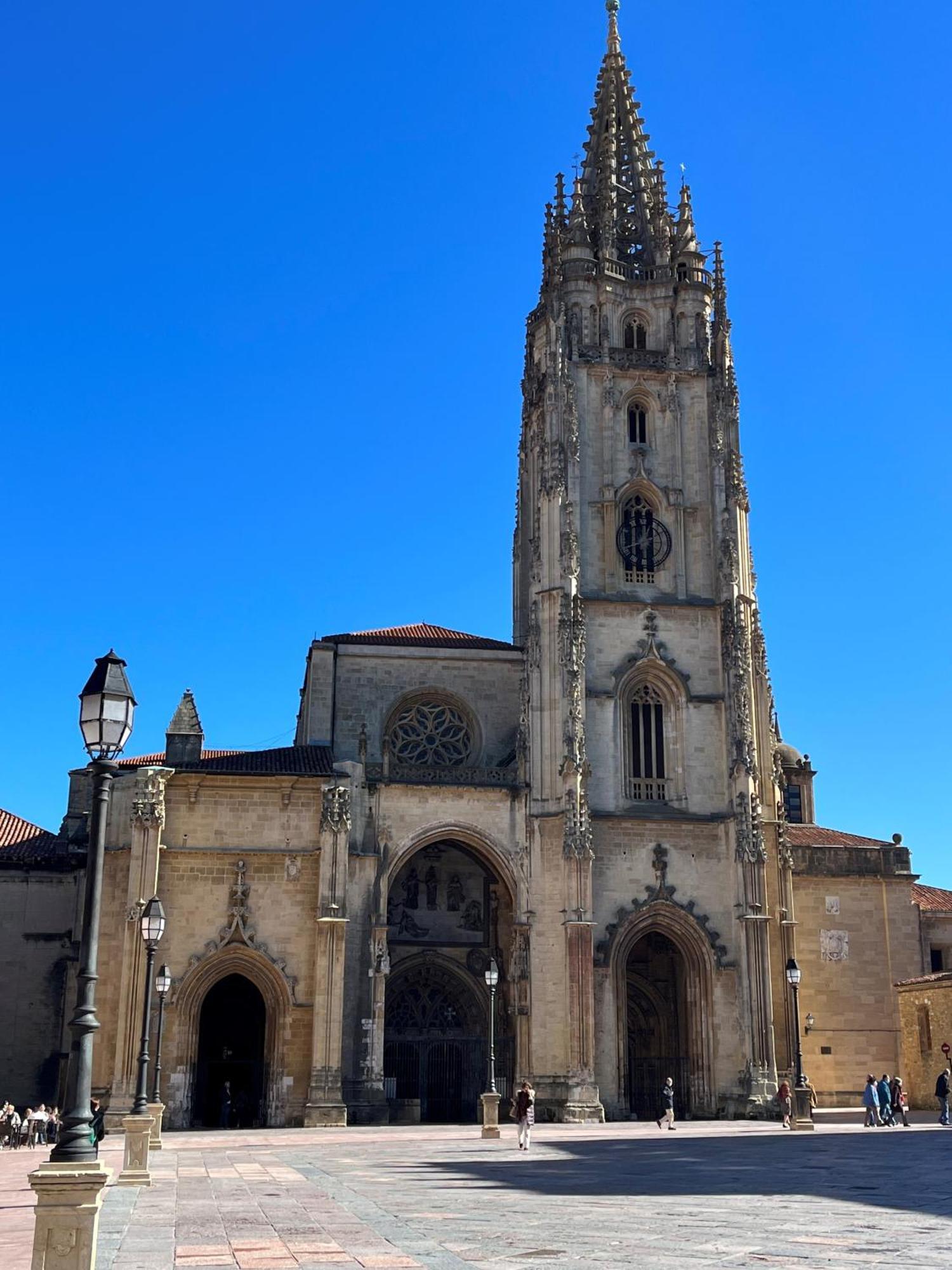 Apartamento Salsipuedes-La Catedral Овиедо Екстериор снимка